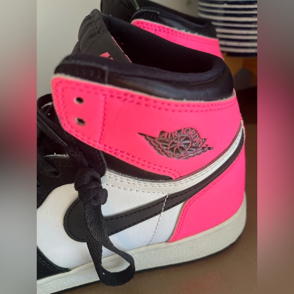 Nike Air Jordan 1 Mid Pink Black White Sneakers | Women’s Size 6 - Picture 5 of 9